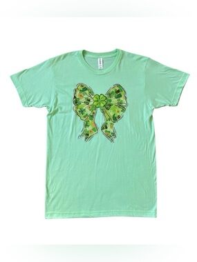St. Patrick’s Day Green Graphic Bow T-Shirt | Size M